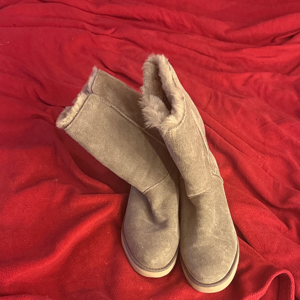 Koolaburra Tan Winter Boots with Suede Exterior